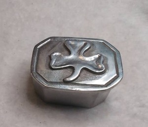 lot 4014 image: Small Metal Trinket Box&nbsp