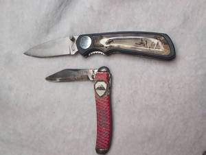 lot 4512 image: Frost Cutlery Folding Pocket Knife  Northwest Inc.- 2-Piece Lot