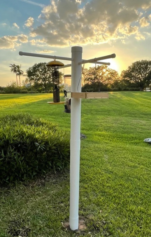 lot 315 image: 7 Squirrel Proof PVC T Shaped Post - Cross members included