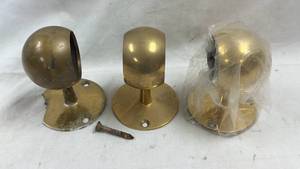 lot 35 image: Brass Railing Mounts 3-Piece Lot
