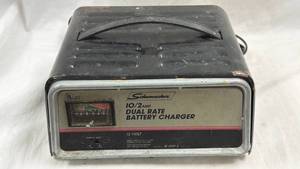 lot 38 image: Schumacher 102 Amp Dual Rate Battery Charger 12 Volt SE-1010-2 (Missing Alligator Clips)