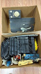 lot 61 image: Eldon Synchromatic Start System Slot Car Track Set with Cars and Controller