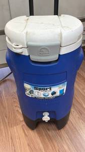 lot 83 image: Igloo Sport Beverage Roller Cooler 5 Gallon 18.9 Liter
