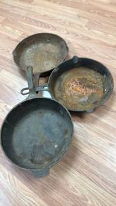 lot 88 image: 3 Cast Iron Skillet Frying Pans with Handles
