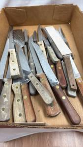 lot 93 image: Kitchen Knife and Grater Lot 21 Pieces Wood Handles