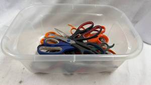 lot 142 image: Lot of 15 Scissors