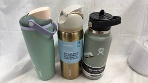 lot 152 image: Lot of 3 new insulated hot and cold drink bottles