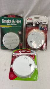 lot 158 image: Smoke Alarm Lot Kidde Basic, Kidde Battery Operated, First Alert 2-in-1 (3 units)