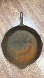 lot 162 image: 12 Inch Cast Iron Skillet
