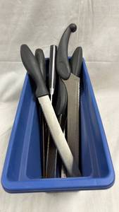 lot 185 image: 15-Piece Kitchen Knife Set