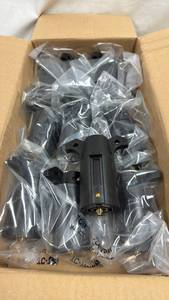 lot 196 image: Box of 10 new trailer 7 blade connecters