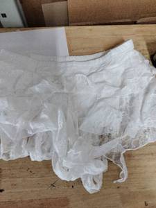 lot 2142 image: Ladies white XL Lacey underskirt for dresses etc