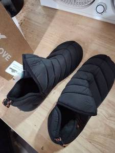 lot 10230 image: Rocky Dove black slippers US size 10