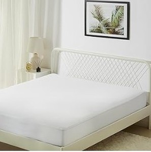 lot 1724 image: White Large Textile Cover Sheet queen size
