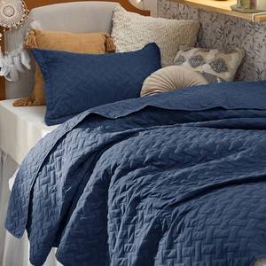 lot 1828 image: Bedsure Quilts Twin Size - Lightweight Bedspreads Twin Size with Basket Weave Pattern, Soft Quilt Bedding Set, Navy Comforter Set Coverlet for All Seasons with 1 Pillow Sham (68in x 86in)