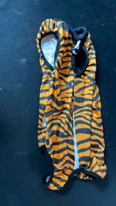 lot 10428 image: Tiger Stripe Hooded Sleeveless Vest Orange Black for dogscats