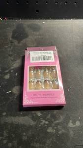 lot 12147 image: Christmas Press on Nails Christmas Nails Short Square Fake Nail Glitter Sparkly Acrylic Maple Leaves Stick on Nail for Women 24pcs