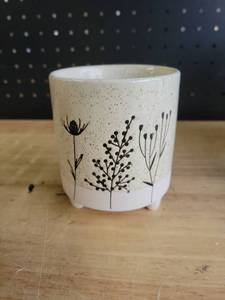 lot 19381 image: Napco Imports Decorative Home or Garden 3.5 Inch Indoor or Outdoor Footed Flower Pot Planter White and Beige Berry Spray