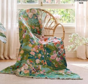 lot 2167 image: Twin size throw blanket flower pattern with green