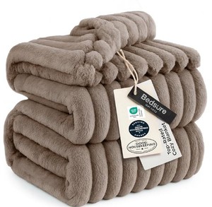 lot 19401 image: Bedsure Queen Comforter Fuzzy Light Brown