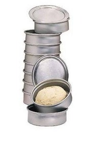 lot 6393 image: American Metalcraft DRP884 Deluxe Dough Pan (80 oz) 9 In. Round Anodized Aluminum Pan, Self-Stacking Design for Pizza, Bread, or Pie Dough, Ideal for Commercial Kitchens