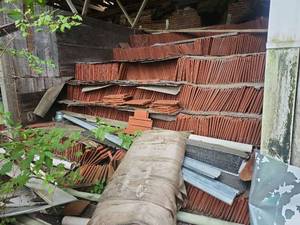 lot 4504 image: Red Clay Roof Tiles Lot