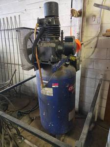 lot 4509 image: 80 Gallon Vertical Air Compressor Tank  Model CI071080VMSA