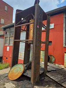 lot 4512 image: Hydraulic Barrel Crusher