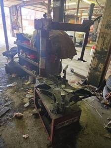 lot 4513 image: Coats 5060AX Tire Changer Rim Clamp