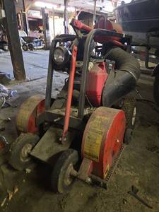 lot 4527 image: Panther Dual Blade Roof Cutter