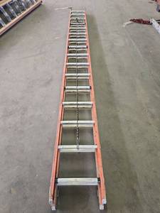 lot 4530 image: 32Ft - Extension Ladder