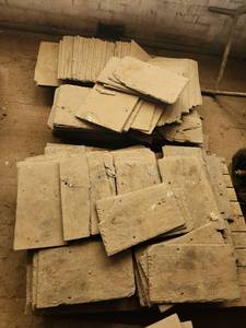 lot 4619 image: Black Flat Stone Roofing Slates Pallet