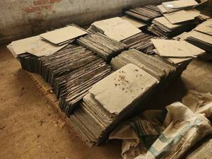 lot 4620 image: Black Flat Stone Roofing Slates Pallet