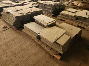 lot 4621 image: Black Flat Stone Roofing Slates Pallet