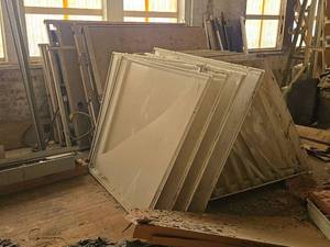 lot 4652 image: Skylights and Contents of Bay