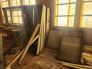 lot 4659 image: Lot Metal Frame Window Sashes Frames Units