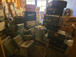 lot 4664 image: Contents of Room including Electronic Equipment and Signage