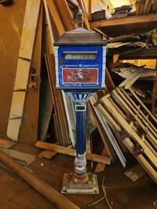 lot 4672 image: Pedestal Letter Box with Eagle Finial