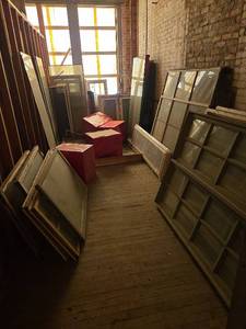 lot 14057 image: Lot of Vintage Windows with Glass Panes and Glass Pannels in Various Sizes