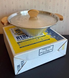 lot 2011 image: Atom Pop Corn Popper by Quincraft Products Freonia Kansas