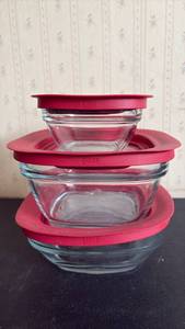 lot 2036 image: Rubbermaid Glass Food Storage Containers(1) 1 cup and (2) 4 cup capacity