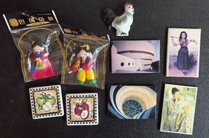 lot 2037 image: Colorful Magnets