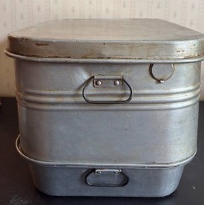 lot 2039 image: Wear-Ever Aluminum Roasting Tub with Perforated Insert