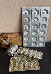 lot 2043 image: Cookie Molds and Rolling Cookie Cutter