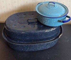 lot 2044 image: Speckled Enamel Roaster and Covered Pot