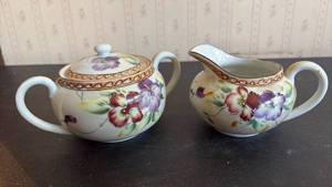 lot 2068 image: Vintage Porcelain Sugar Bowl and Creamer Set
