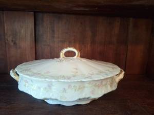 lot 3006 image: 11 12 Theodore Haviland Limoges France Covered Dish Floral & Gold Trim Vintage