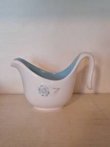 lot 3038 image: Taylor Smith & Taylor Boutonniere Ever Yours - CreamerGravy Boat