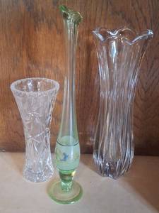 lot 3039 image: Crystal and Hand Blown Flower Vases
