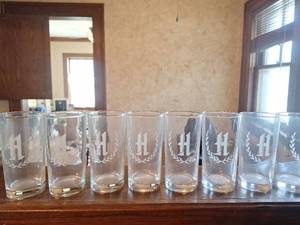 lot 3061 image: (8) H Engraved Beverage Glasses